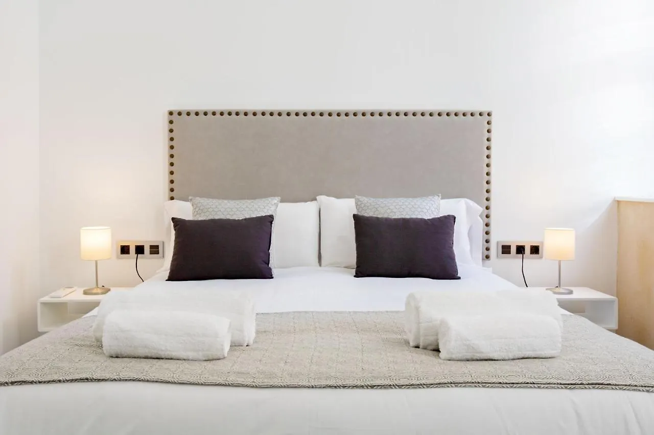 Nine O Clock San Agustin Suites Sevilla Spanien